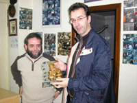 Xosé Larrosa recolle o trofeo do campión Absoluto